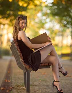 usha 22 year female call girls in Bhopal